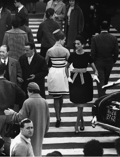 SIMONE + NINA, PIAZZA DI SPAGNA NR. 2, ROME (VOGUE). 1960